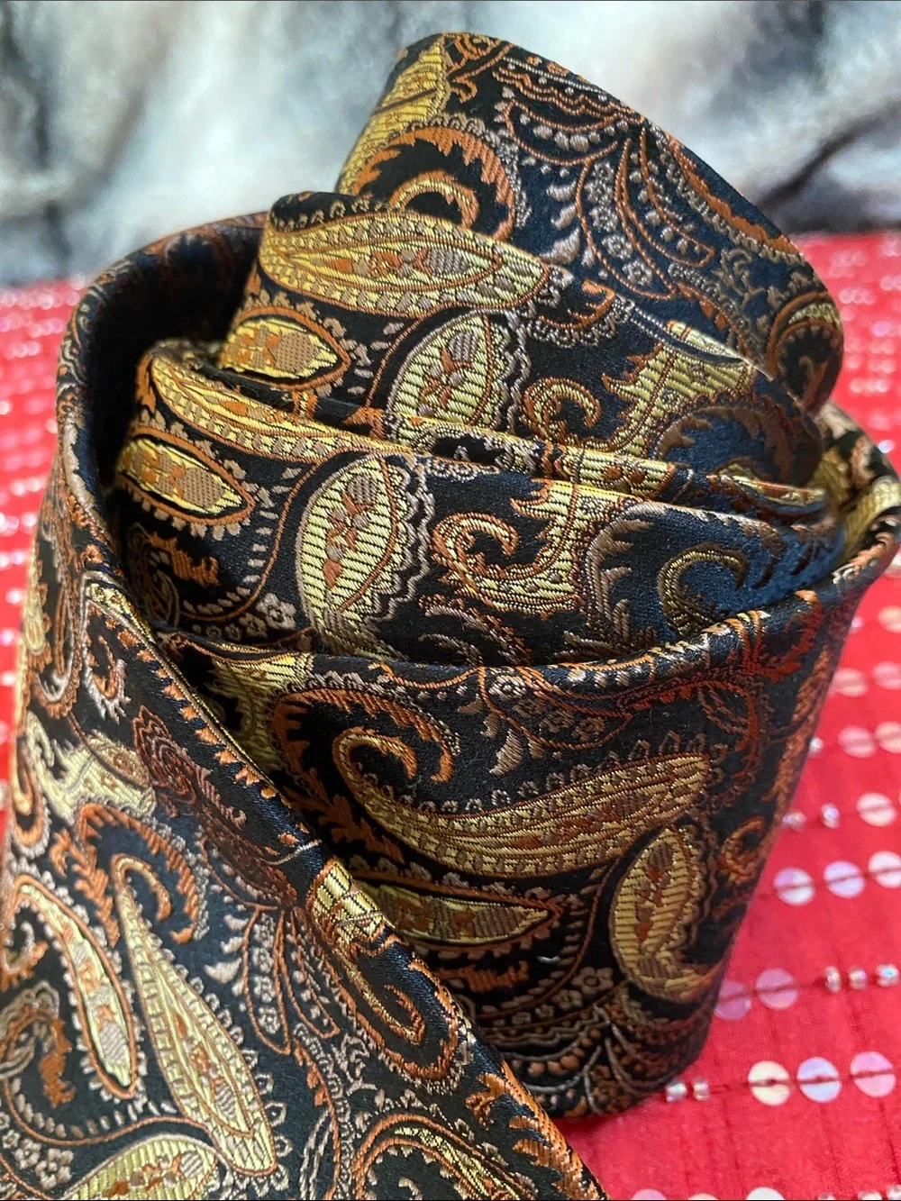 💯 Silk Hand Made Luxurious Black Gold Textured Paisley Tie